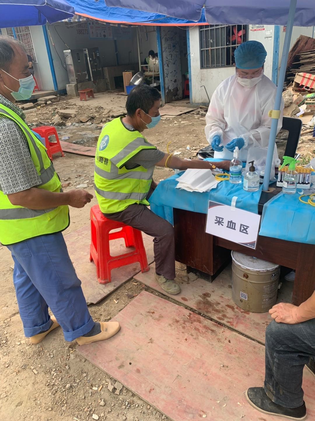 地鐵8號線項(xiàng)目組織人員進(jìn)行核酸檢測