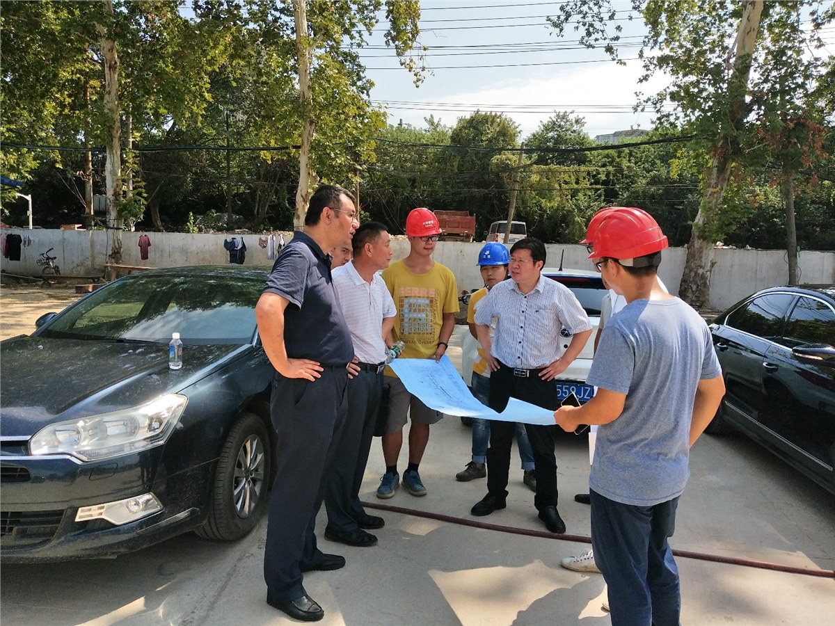 武漢市硚口區(qū)喻長興副區(qū)長調(diào)研福新排水泵站